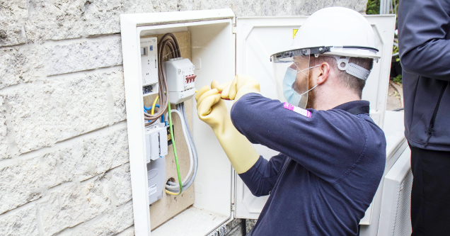 SMS working installing smart meter